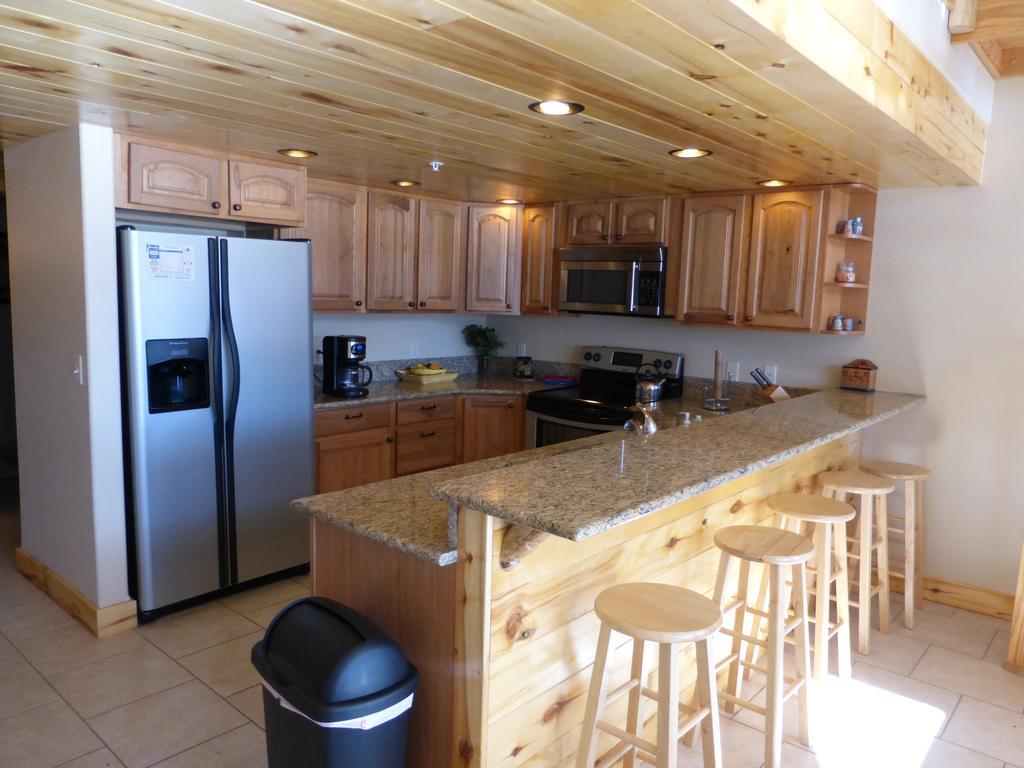 The Lodge At Duck Creek Duck Creek Village Номер фото